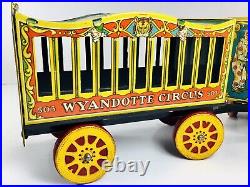 ANTIQUE WYANDOTTE CIRCUS TRUCK & CAGE WAGON Tin Litho Toy Truck with GREAT LITHO