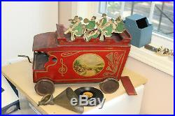 Scarce Antique Belknap Wind Up Toy Circus Wagon Phonograph with Records